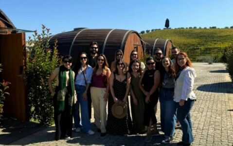 Grupo turistas a visitar o Douro com a Living DMC